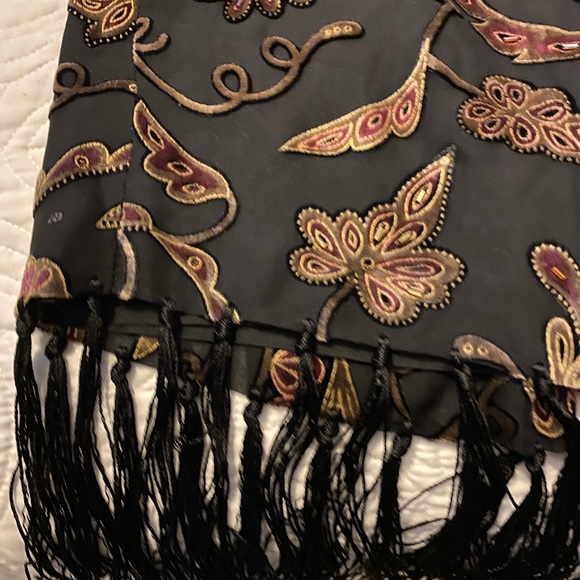Embroidered fringed skirt - Picture 2 of 3